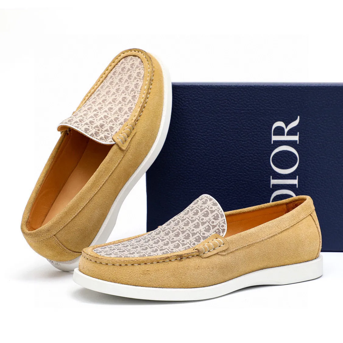 Men's shoes 💰460 💐Original packaging Product trademark: Dior "Dior" casual leather shoes Regular size: 38-44 (45.46.47🉑️Customized) Product materials: Selected Italian imported first-layer suede cowhide upper, imported water-dyed 🐂 cowhide lining. Strong three-dimensional visual effect, original rubber outsole Color: 3⃣️colors available